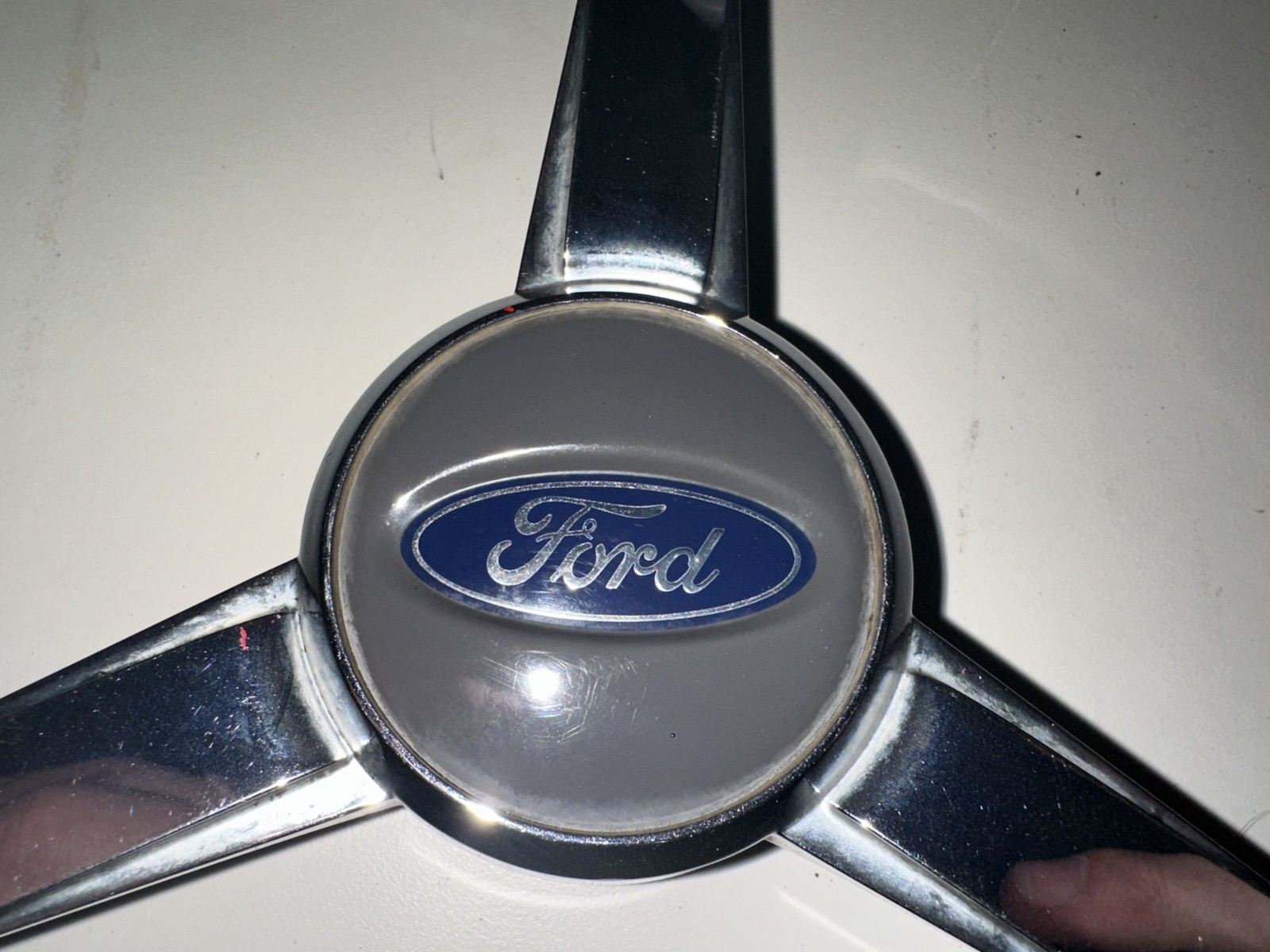 05-09 Ford Mustang 3-bar Spinner Wheel Chrome Center Cap Ford Logo OEM