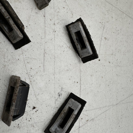 05-14 Ford Mustang Wiper Cowl Clips Retainers Grommets OEM