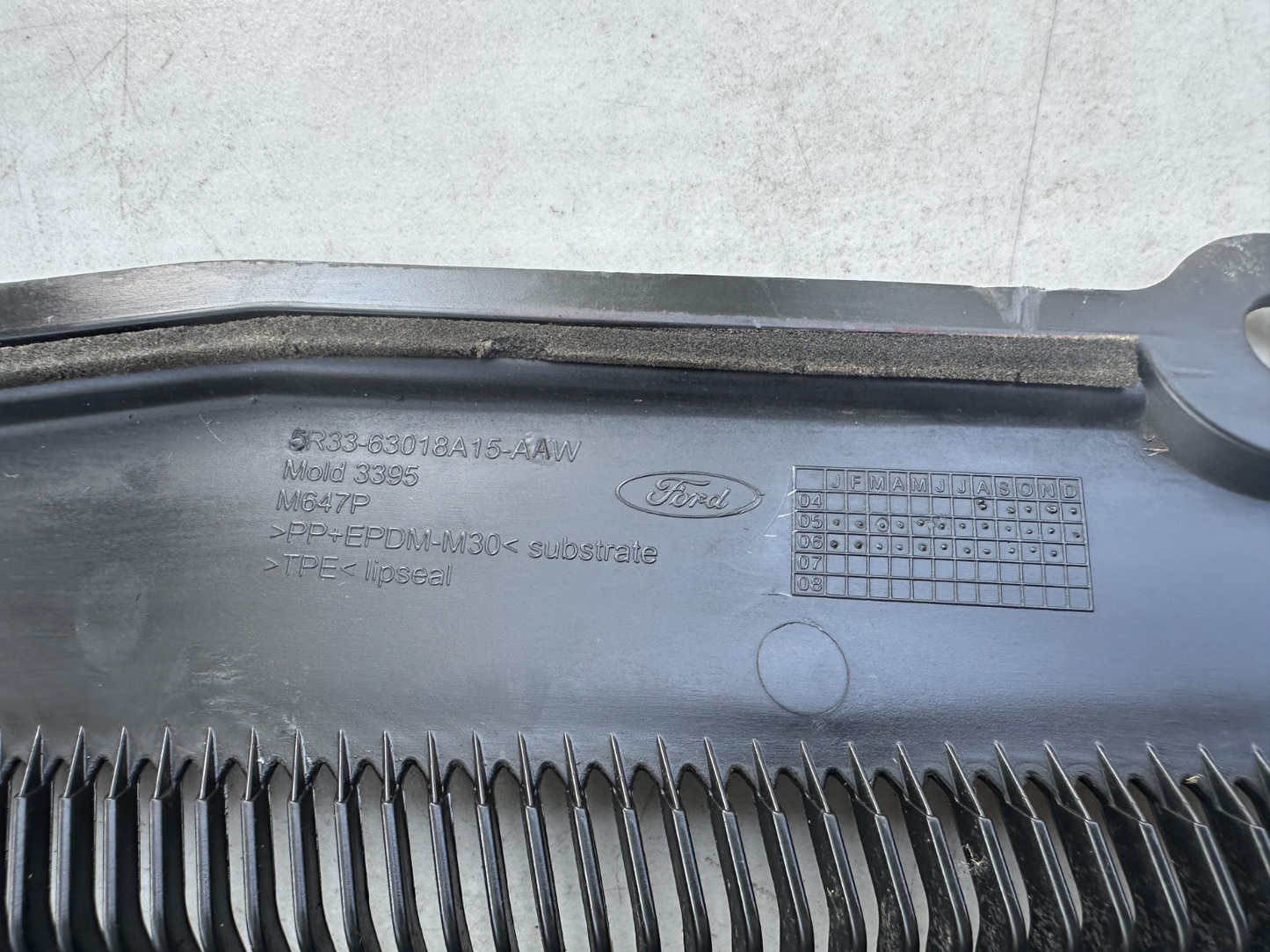 05-09 Ford Mustang LH & RH Driver Passenger Wiper Dash Top Cowl Grille Vent OEM