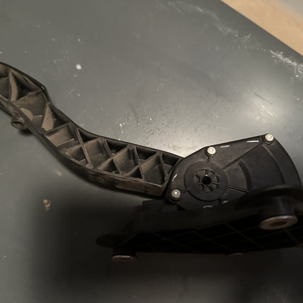 05-09 Ford Mustang Gas Pedal Throttle Assembly Interior OEM Matte Black