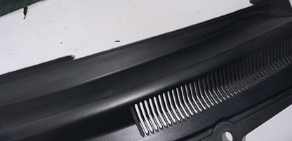 05-09 Ford Mustang RH Passenger Wiper Dash Top Cowl Grille Vent OEM