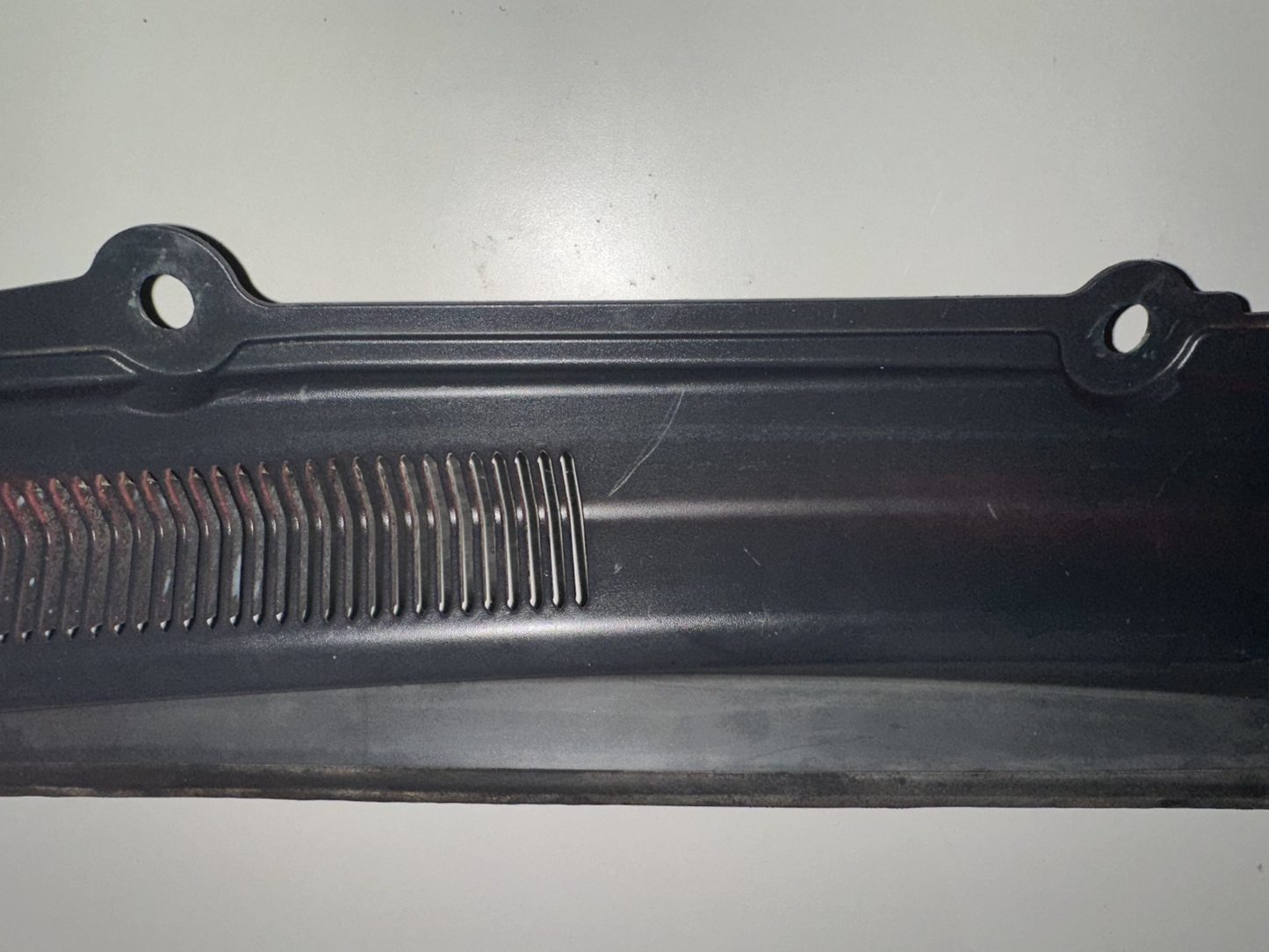 05-09 Ford Mustang LH & RH Driver Passenger Wiper Dash Top Cowl Grille Vent OEM