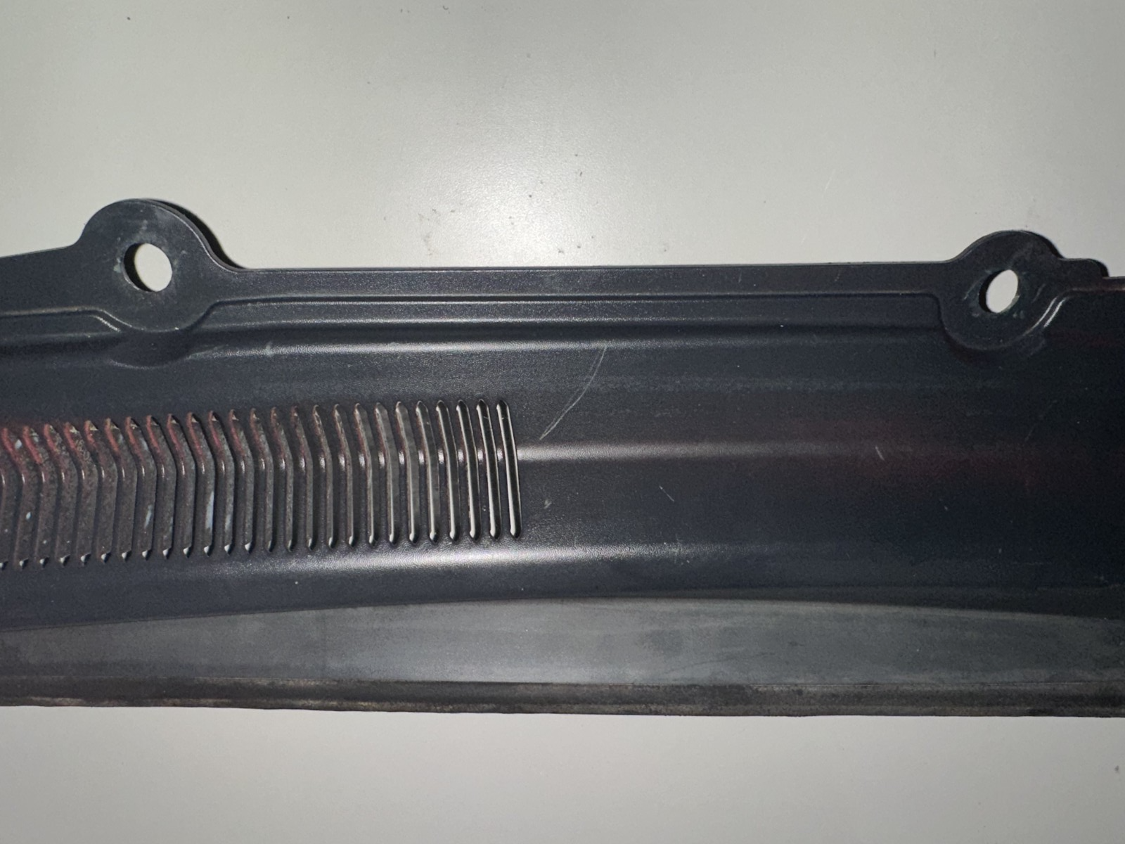 05-09 Ford Mustang LH & RH Driver Passenger Wiper Dash Top Cowl Grille Vent OEM