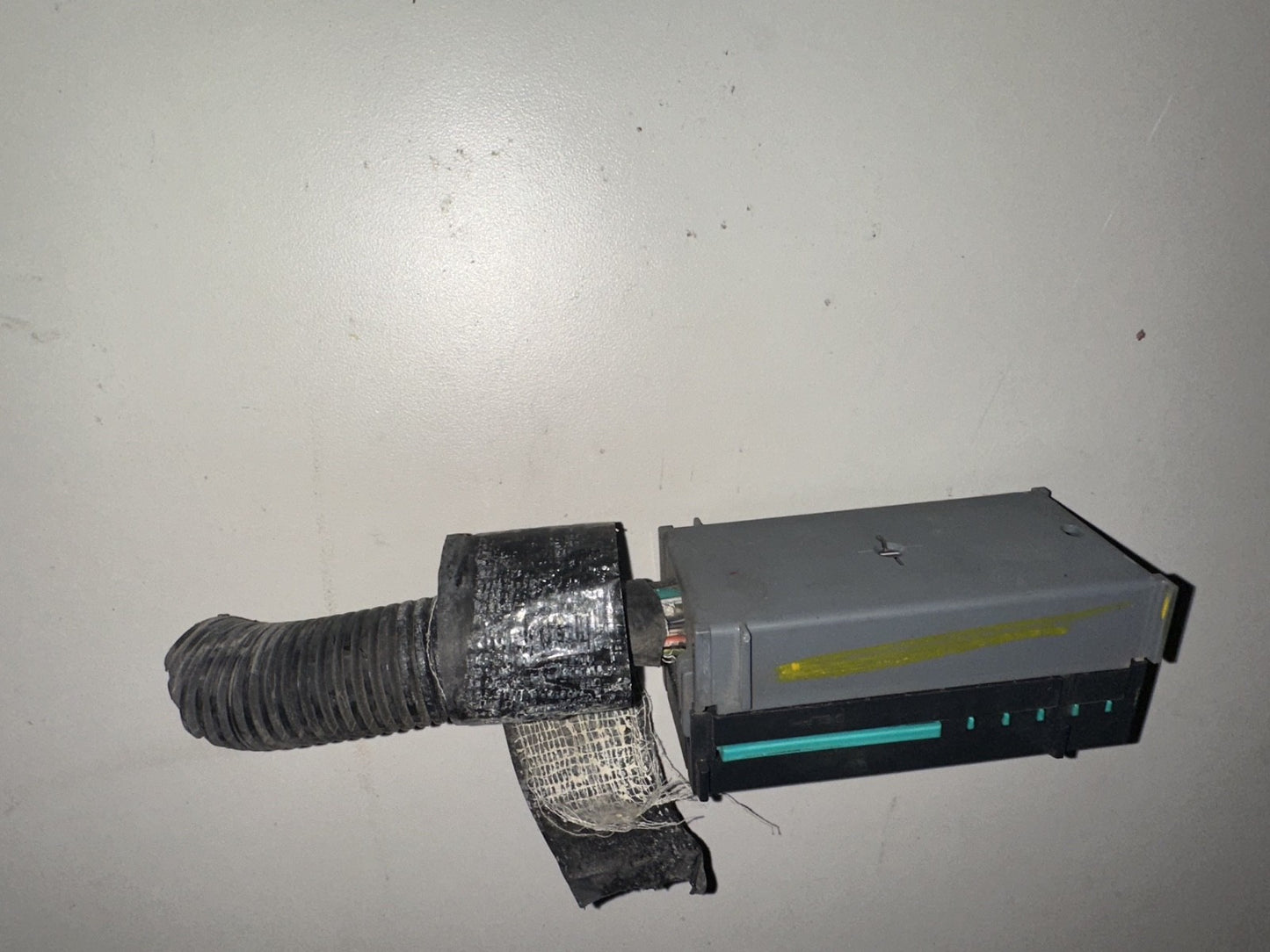 05-06 Ford Mustang Fuse Box Under Hood Connector OEM W/ Wires