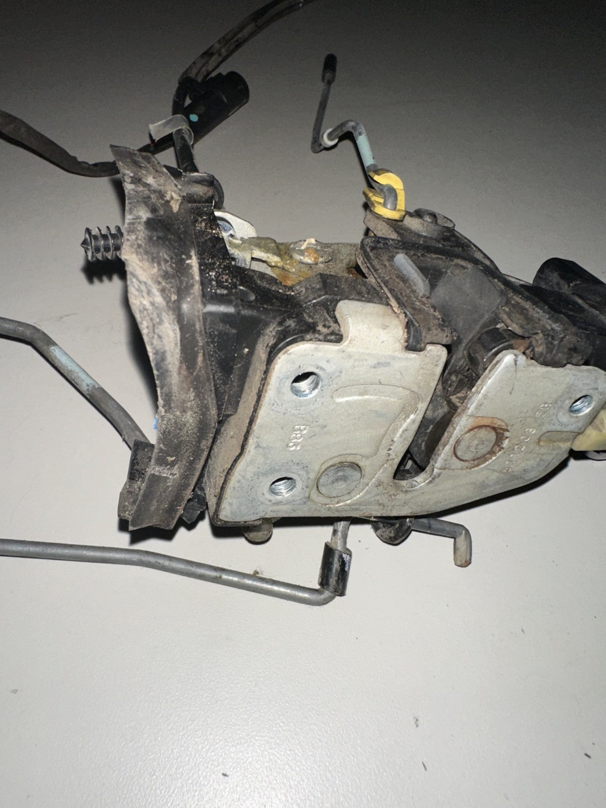 05-09 Ford Mustang Driver Left Door Lock Latch Actuator OEM W/ Keyhole