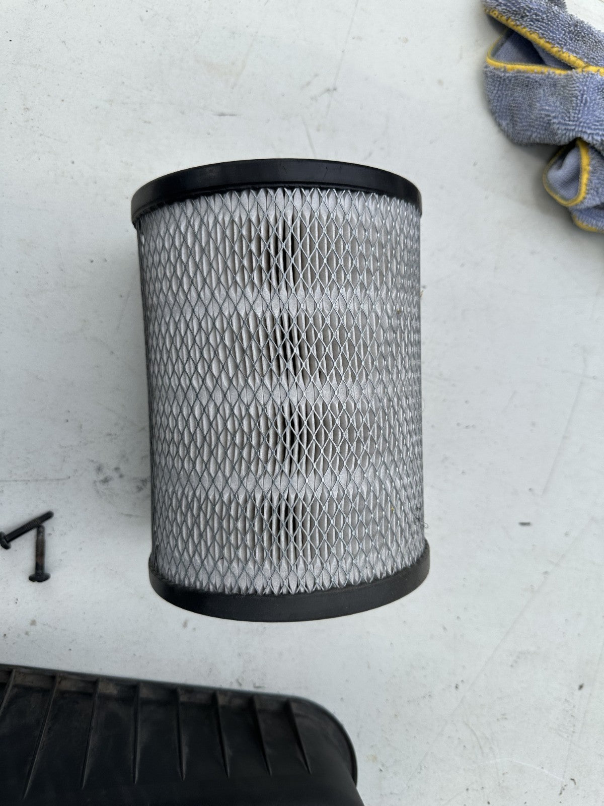 2002-2009 GMC Envoy 5.3L V8 Air Intake Upper Cleaner Housing Box OEM W/ FILTER