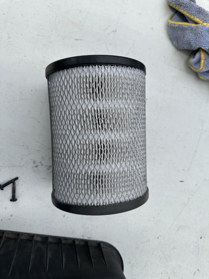 2002-2009 GMC Envoy 5.3L V8 Air Intake Upper Cleaner Housing Box OEM W/ FILTER