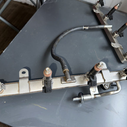 05-07 Ford Mustang 4.6 3V GT OEM Injector Fuel Rail With Sensor & Injectors
