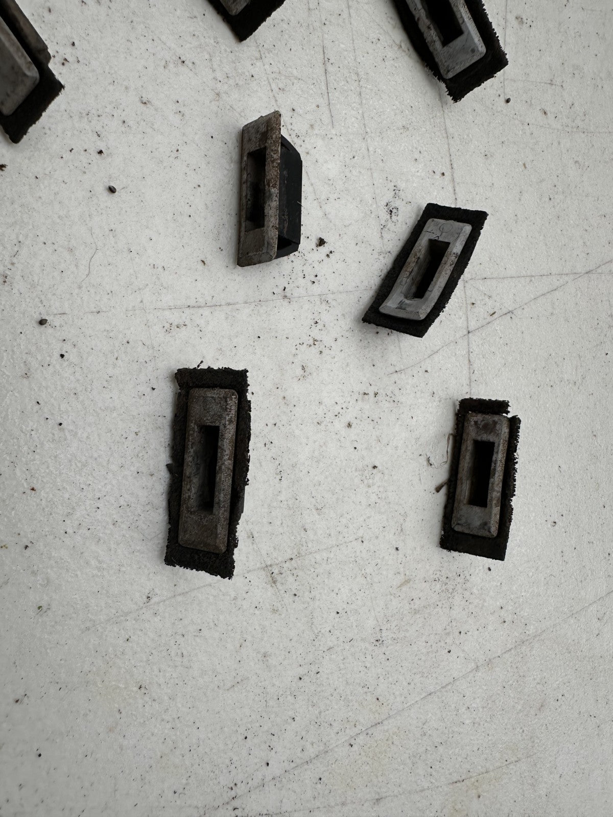 05-14 Ford Mustang Wiper Cowl Clips Retainers Grommets OEM