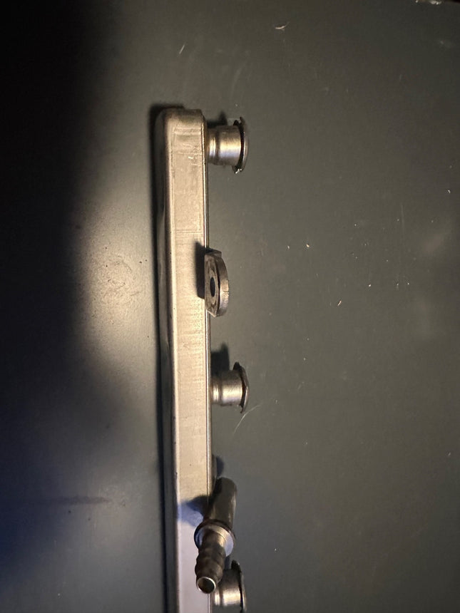 05-07 Ford Mustang 4.6 3V GT OEM Injector Fuel Rail Bare Pair