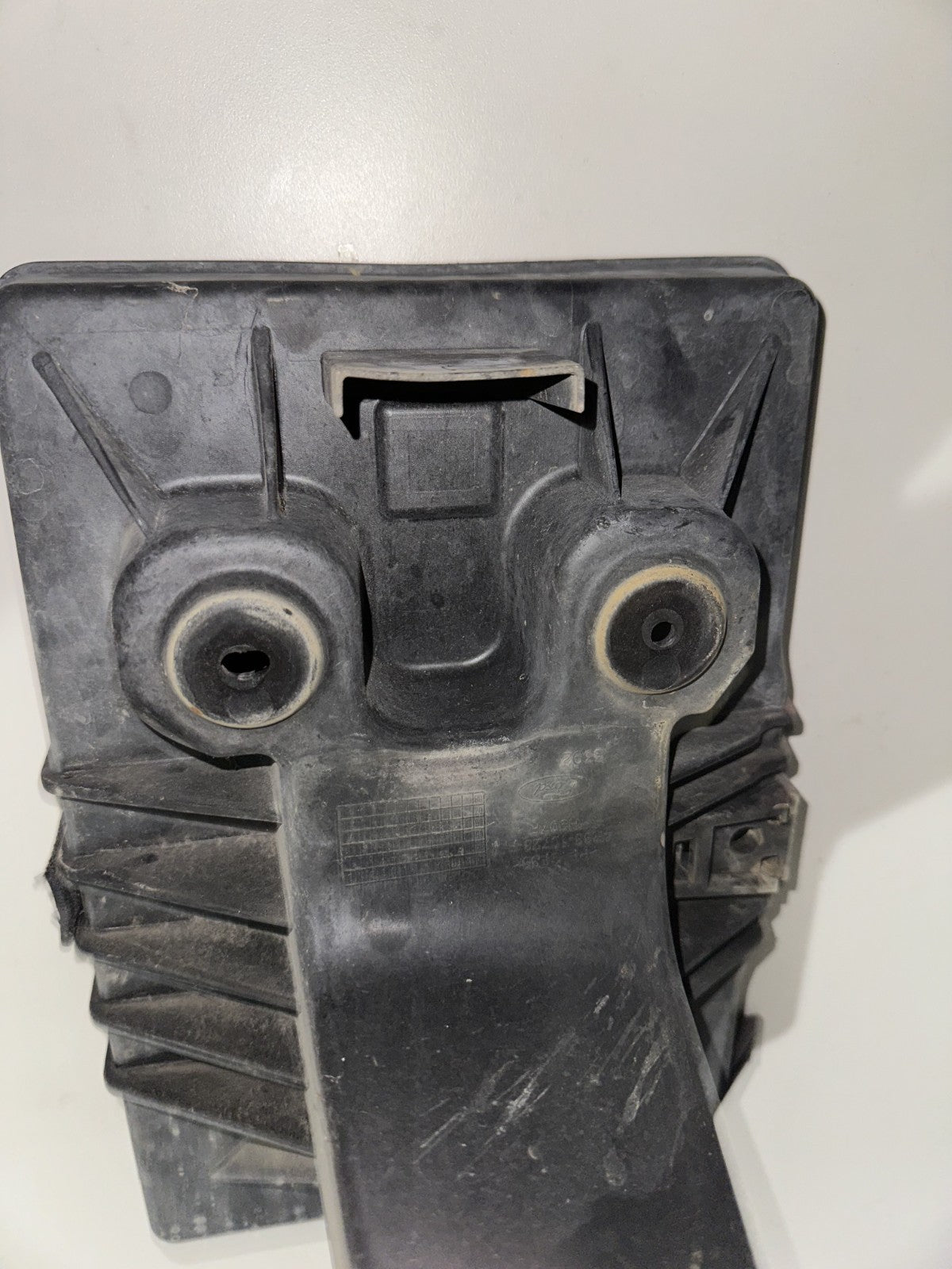 05-09 Ford Mustang Battery Tray OEM 6R33-10723-AA