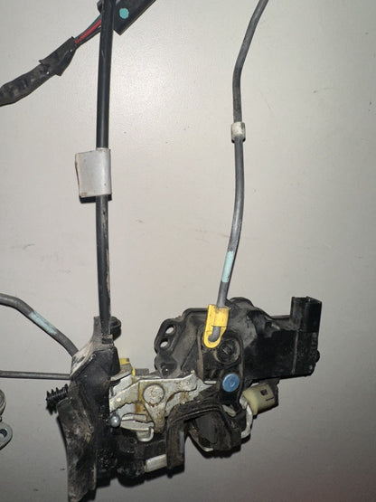 05-09 Ford Mustang Driver Left Door Lock Latch Actuator OEM W/ Keyhole