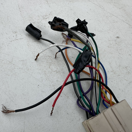 05-09 Ford Mustang Aftermarket Radio Wiring Plug W/ Shaker 500 Adapter