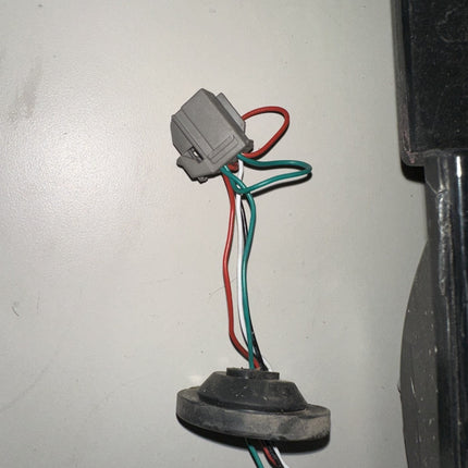 05-09 Ford Mustang LED Tail light With Wiring RH Passenger DAMAGED