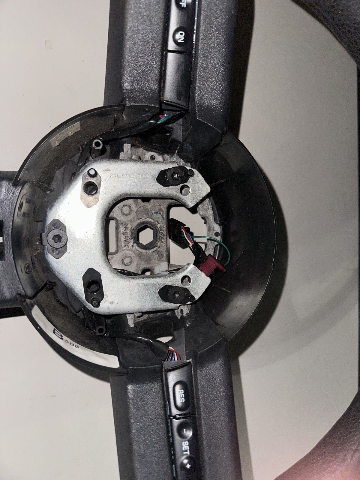 05-09 Ford Mustang Base Vinyl Steering Wheel OEM Black With Wiring