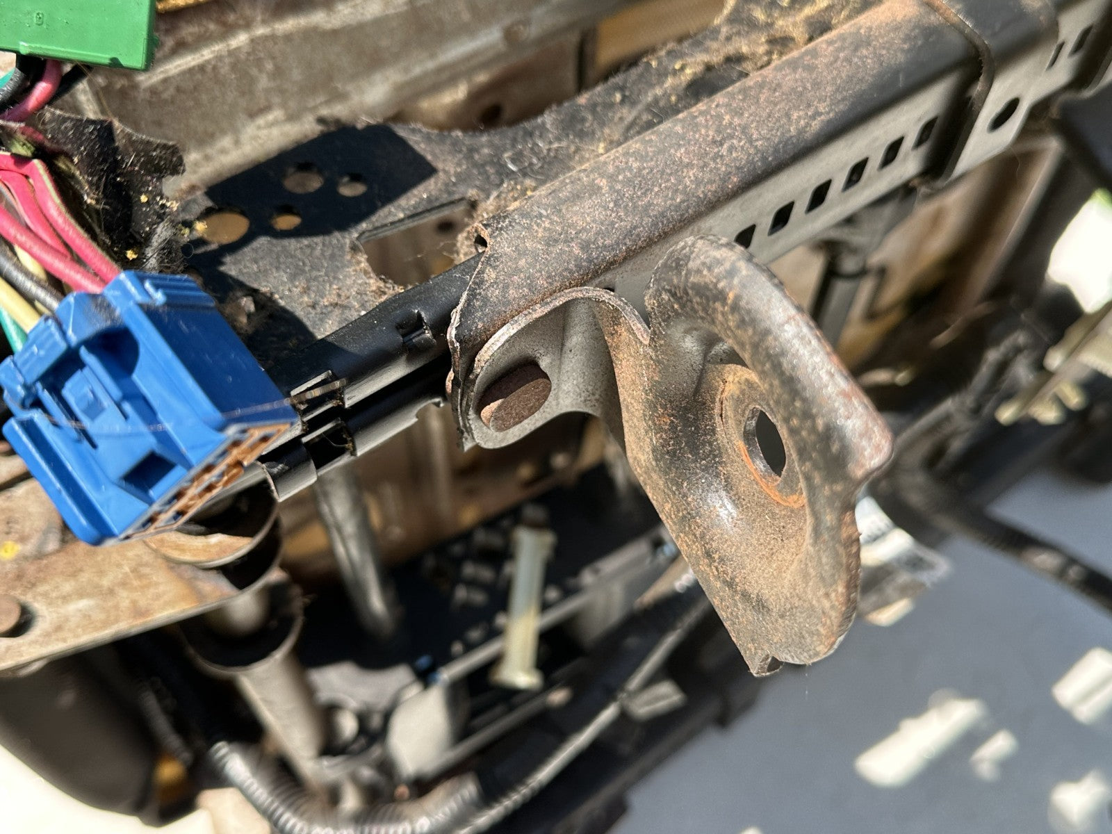 05-09 Ford Mustang 6 Way Power Seat Track Driver LH OEM W/ Seat Base V6 Cloth