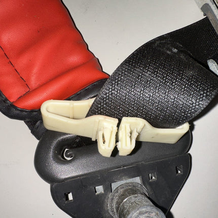 05-06 Ford Mustang Passenger Right RH Front Seatbelt With Trim OEM Black Belt