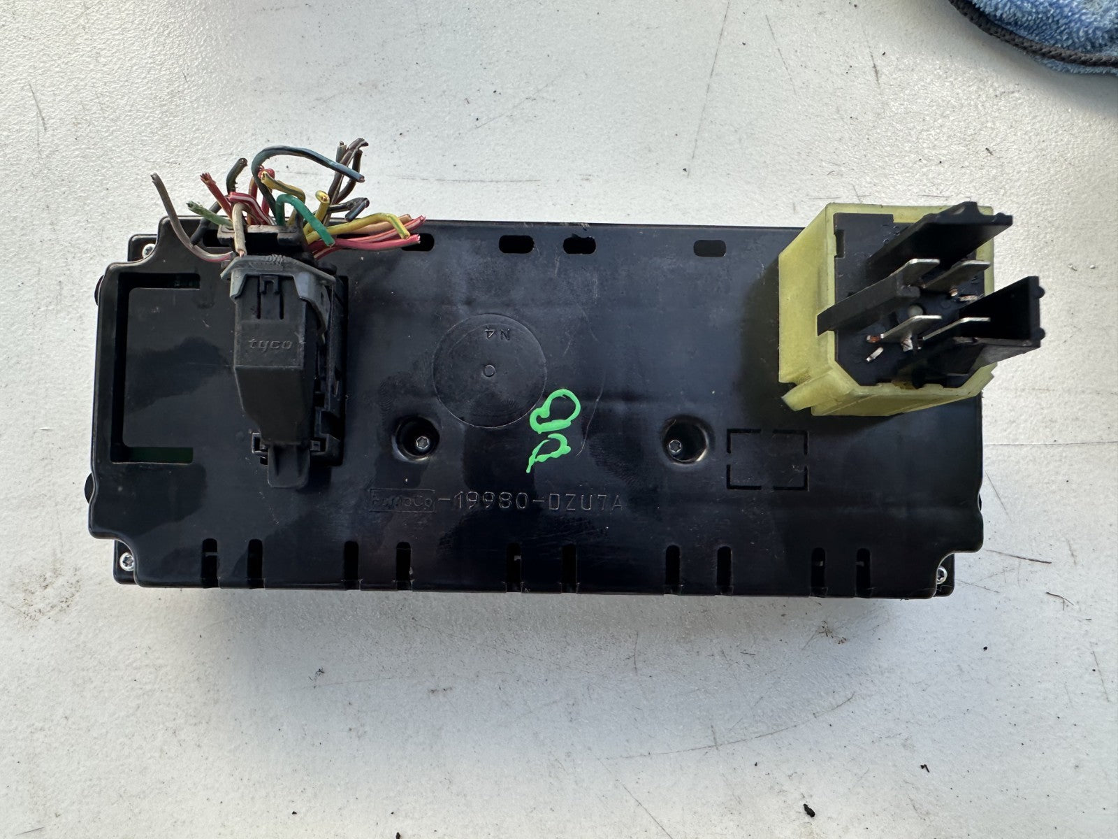 05-09 Ford Mustang 7R33-19980-AA Climate Control Panel Temperature Control OEM