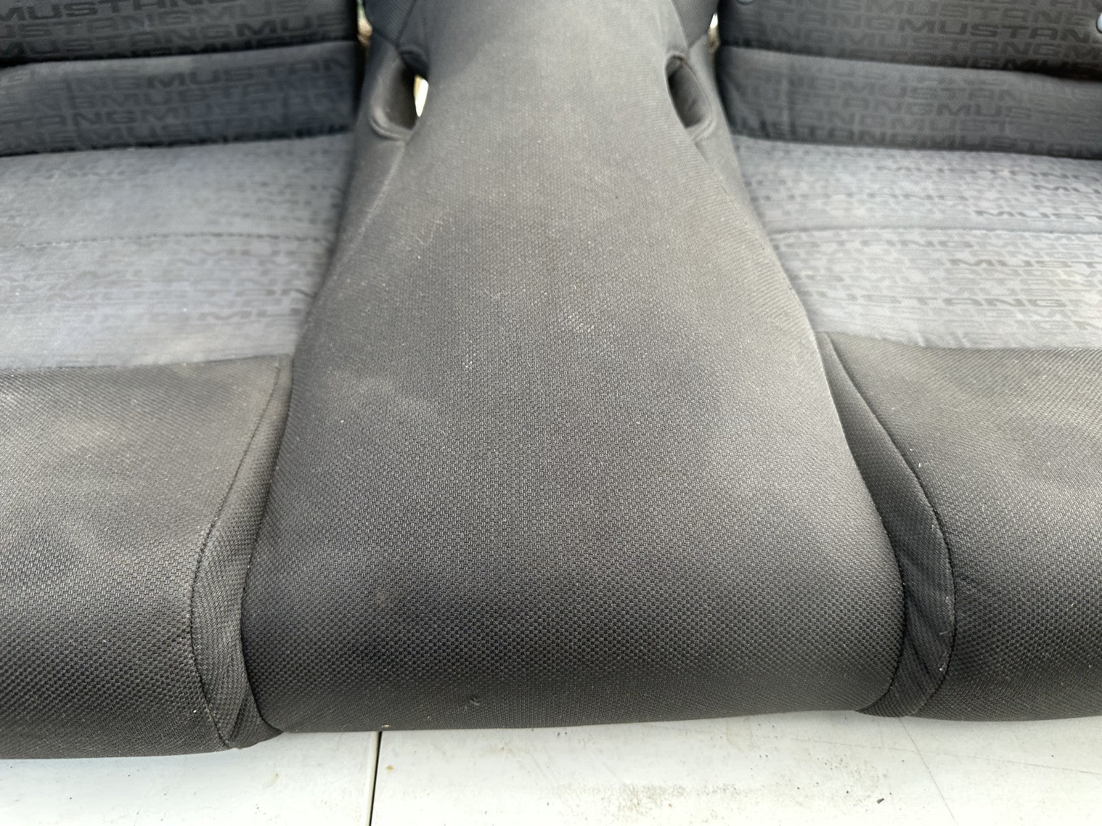 05-09 Ford Mustang Charcoal Black Cloth Rear Seat No Brackets V6 Pattern OEM