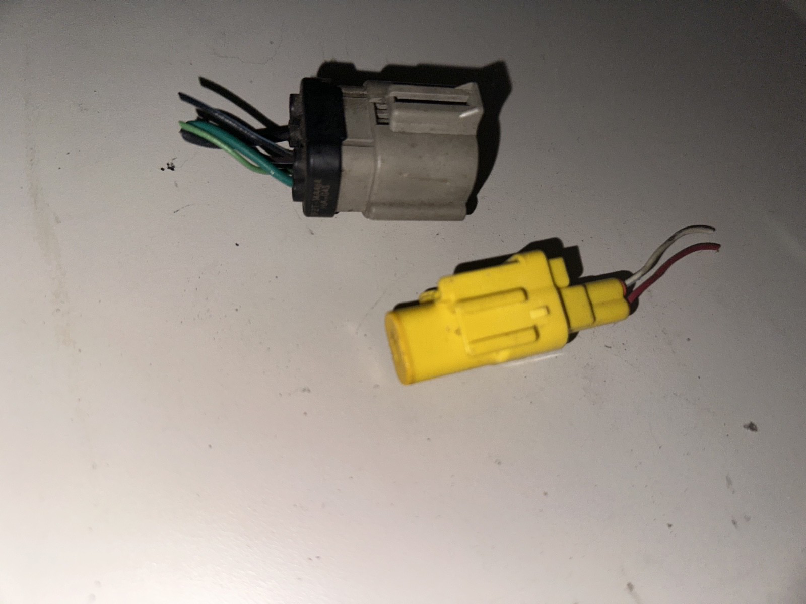 05-09 Ford Mustang Lower Front Seat Wire Plugs Power Seat OEM LH Driver