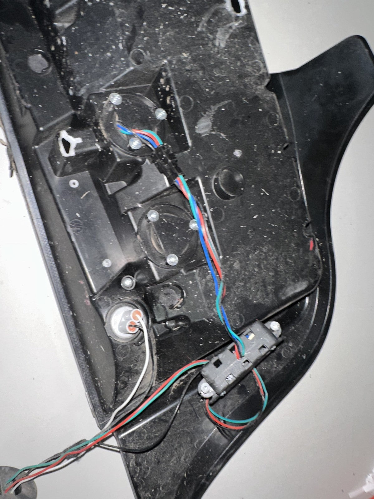 05-09 Ford Mustang LED Tail light With Wiring RH Passenger DAMAGED
