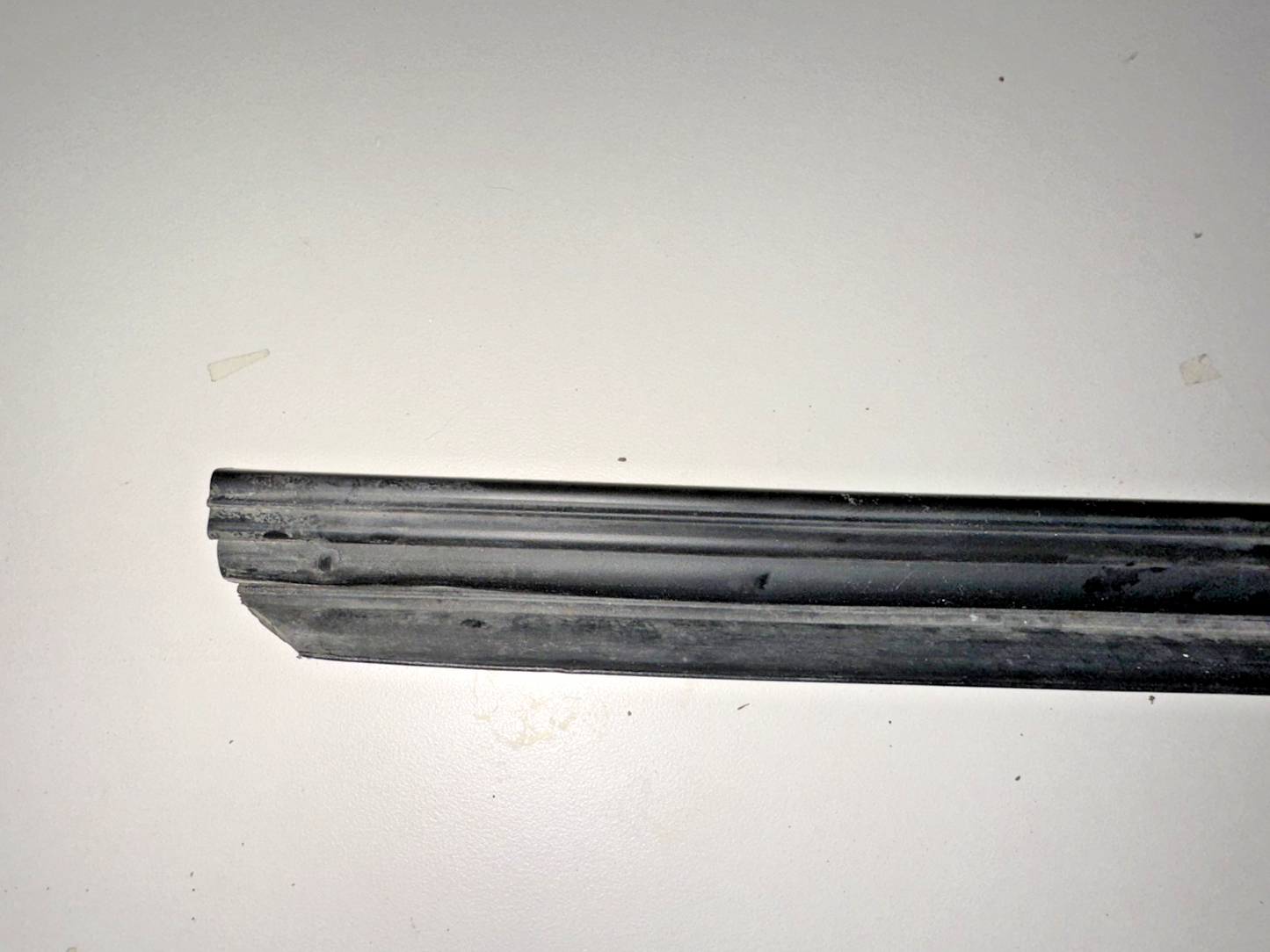 05-09 Ford Mustang Inner Door Belt Weather Strip LH Driver OEM