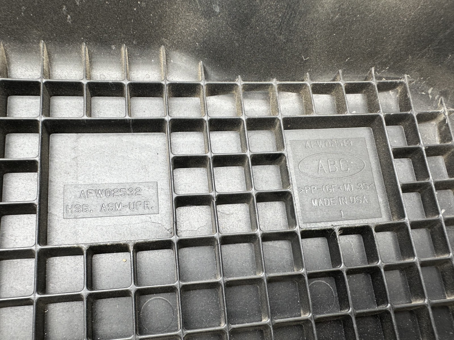 2002-2009 GMC Envoy 5.3L V8 Air Intake Upper Cleaner Housing Box OEM W/ FILTER