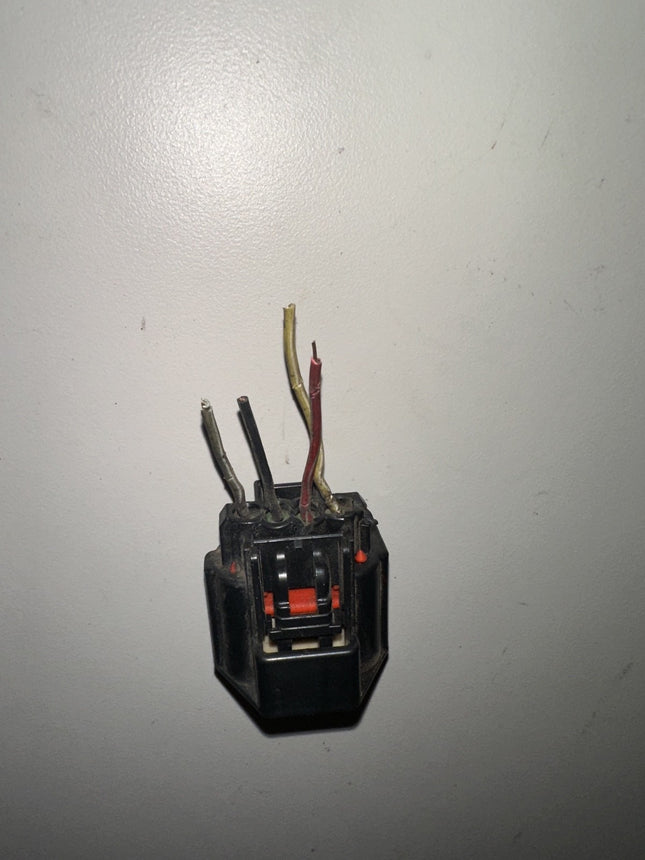 05-06 Ford Mustang Eletrical Connector Plug Clip OEM W/ Wires