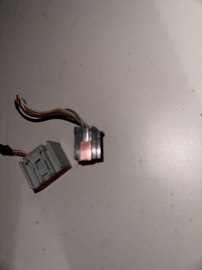 05-09 Ford Mustang Eletrical Connector Radio Shaker 1000/Buttons OEM W Wires