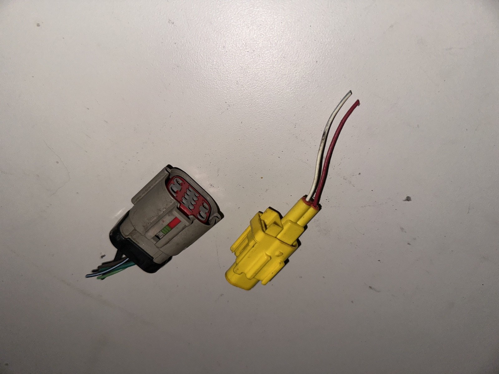 05-09 Ford Mustang Lower Front Seat Wire Plugs Power Seat OEM LH Driver