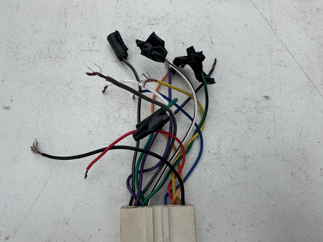 05-09 Ford Mustang Aftermarket Radio Wiring Plug W/ Shaker 500 Adapter