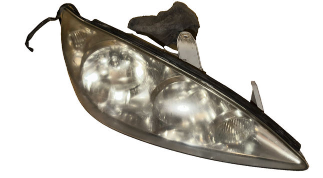 02-06 Toyota Camry Front Headlight RH Passenger Halogen W/ Bulbs OEM