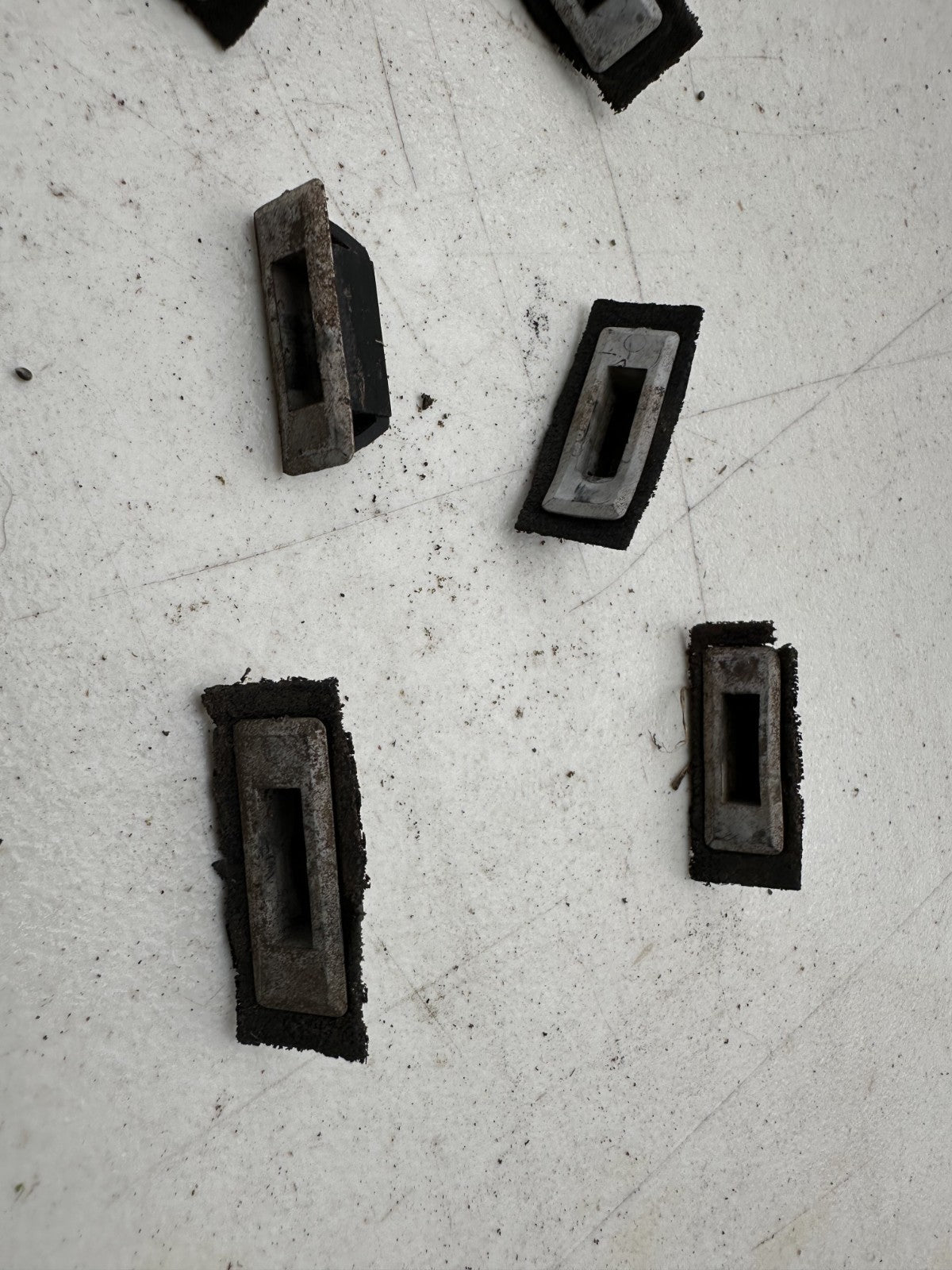 05-14 Ford Mustang Wiper Cowl Clips Retainers Grommets OEM