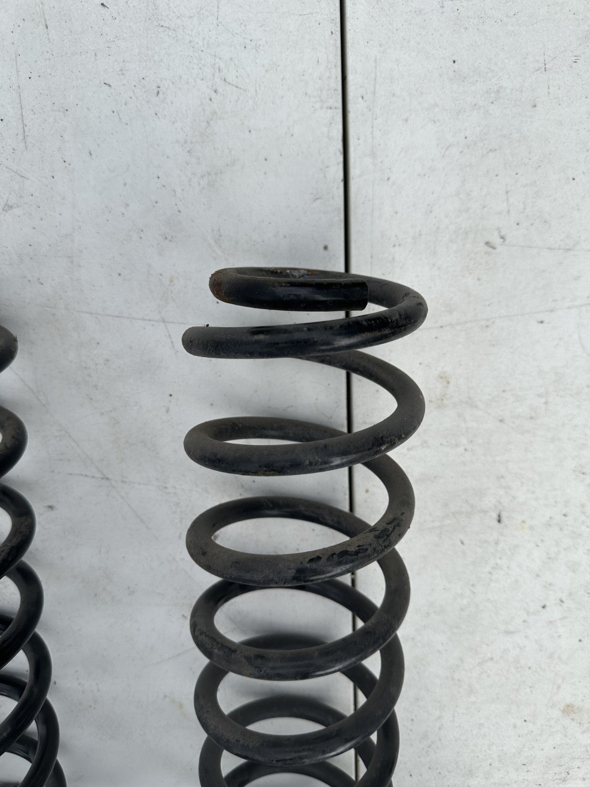 10-14 Ford Mustang OEM Rear Springs Pair Set LH RH