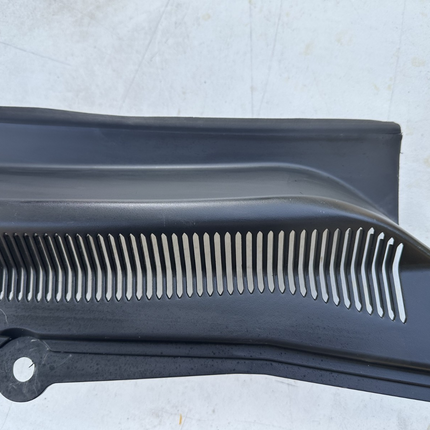 05-09 Ford Mustang LH & RH Driver Passenger Wiper Dash Top Cowl Grille Vent OEM