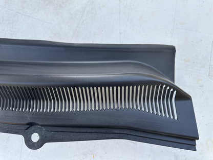 05-09 Ford Mustang LH & RH Driver Passenger Wiper Dash Top Cowl Grille Vent OEM