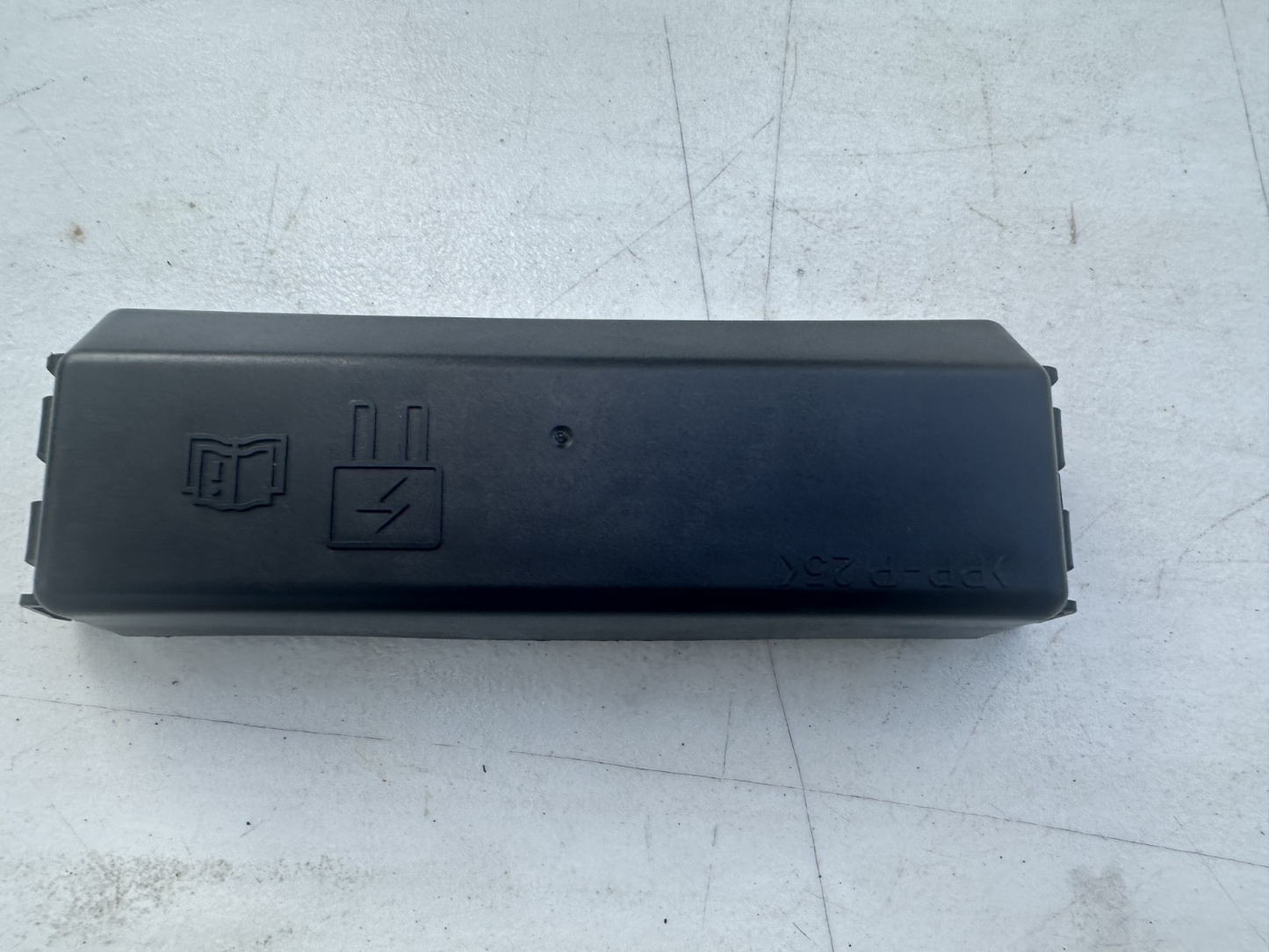 05-09 Ford Mustang BCM Body Control Module Fuse Panel Cover OEM