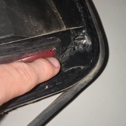 05-09 Ford Mustang LED Tail light With Wiring RH Passenger DAMAGED