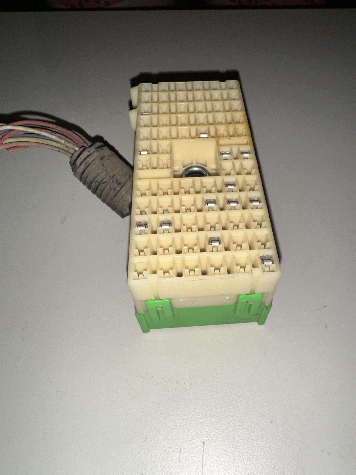 05-06 Ford Mustang Under Hood Fuse Box Connector OEM W/ Wires