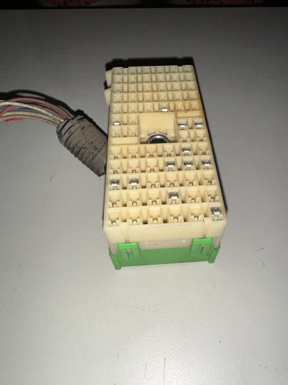 05-06 Ford Mustang Under Hood Fuse Box Connector OEM W/ Wires