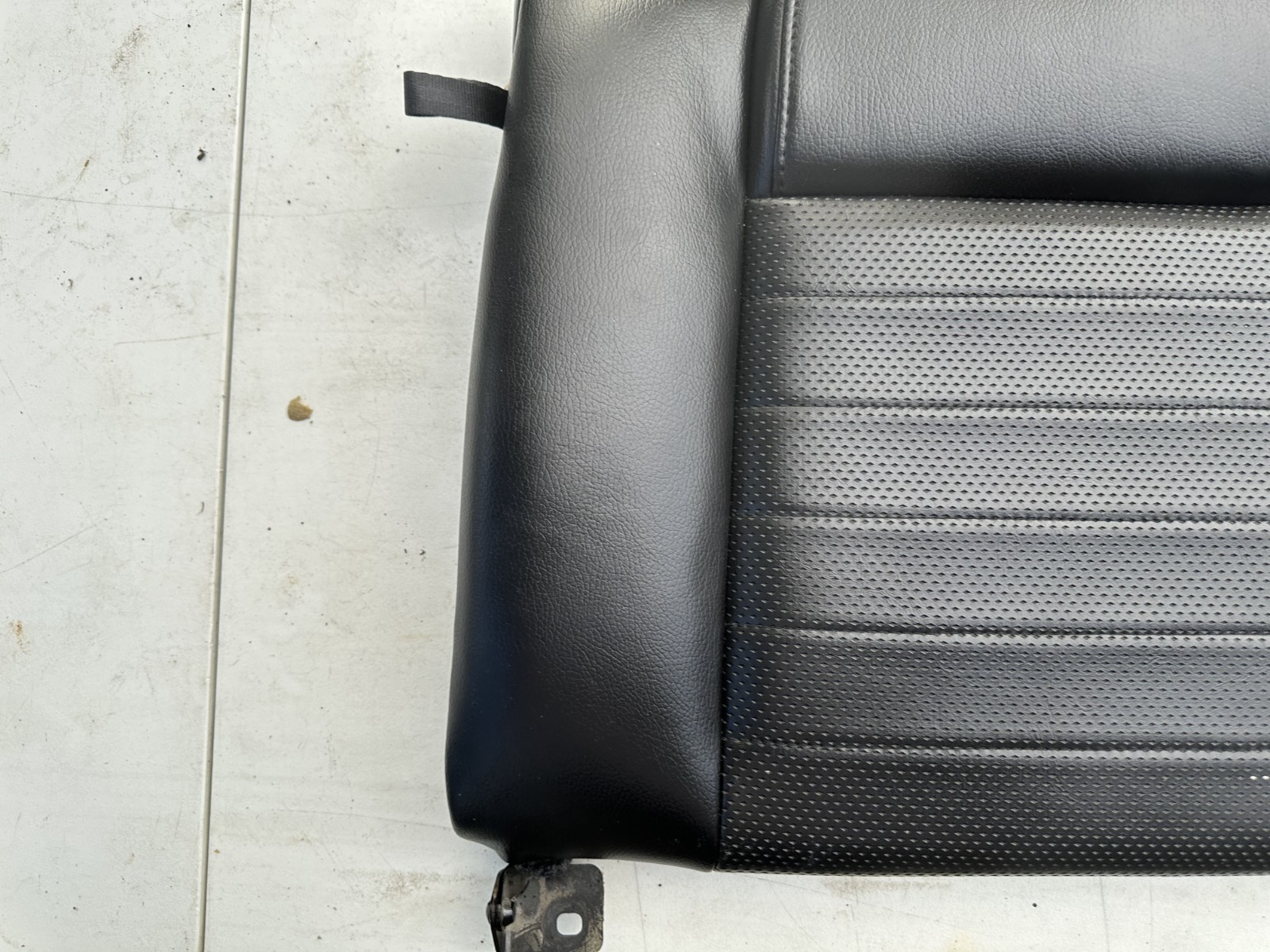 05-09 Ford Mustang Charcoal Black GT Leather Rear Seat Complete W/ Brackets OEM
