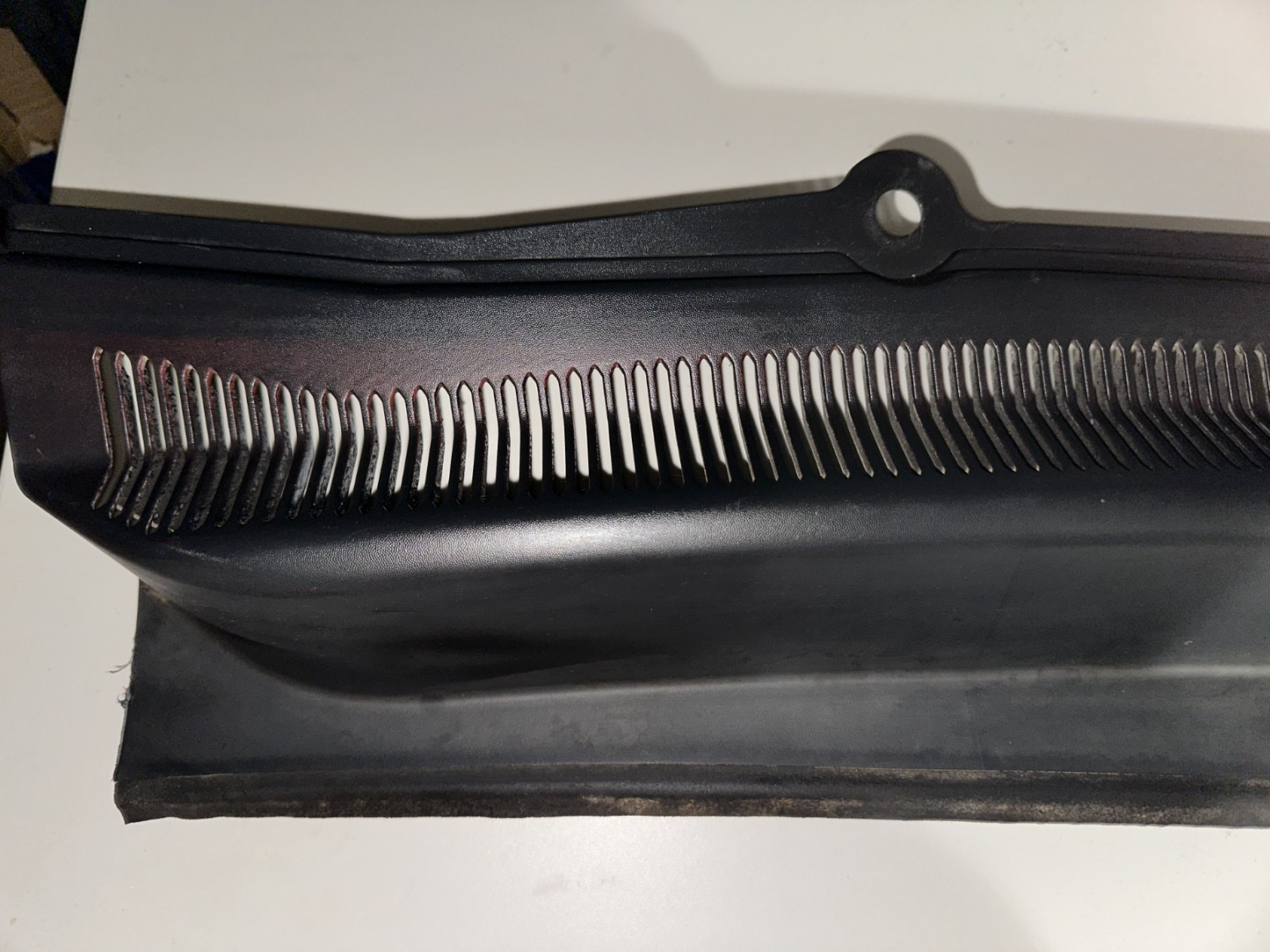 05-09 Ford Mustang LH & RH Driver Passenger Wiper Dash Top Cowl Grille Vent OEM