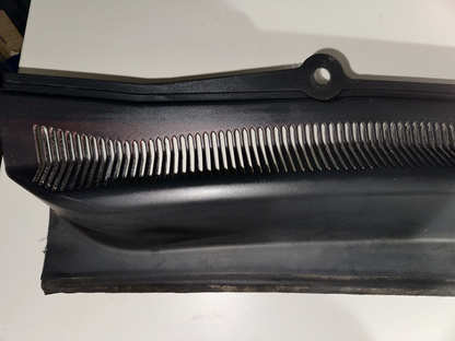 05-09 Ford Mustang LH & RH Driver Passenger Wiper Dash Top Cowl Grille Vent OEM