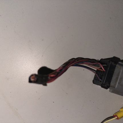 05-09 Ford Mustang Lower Front Seat Wire Plugs OEM RH Passenger