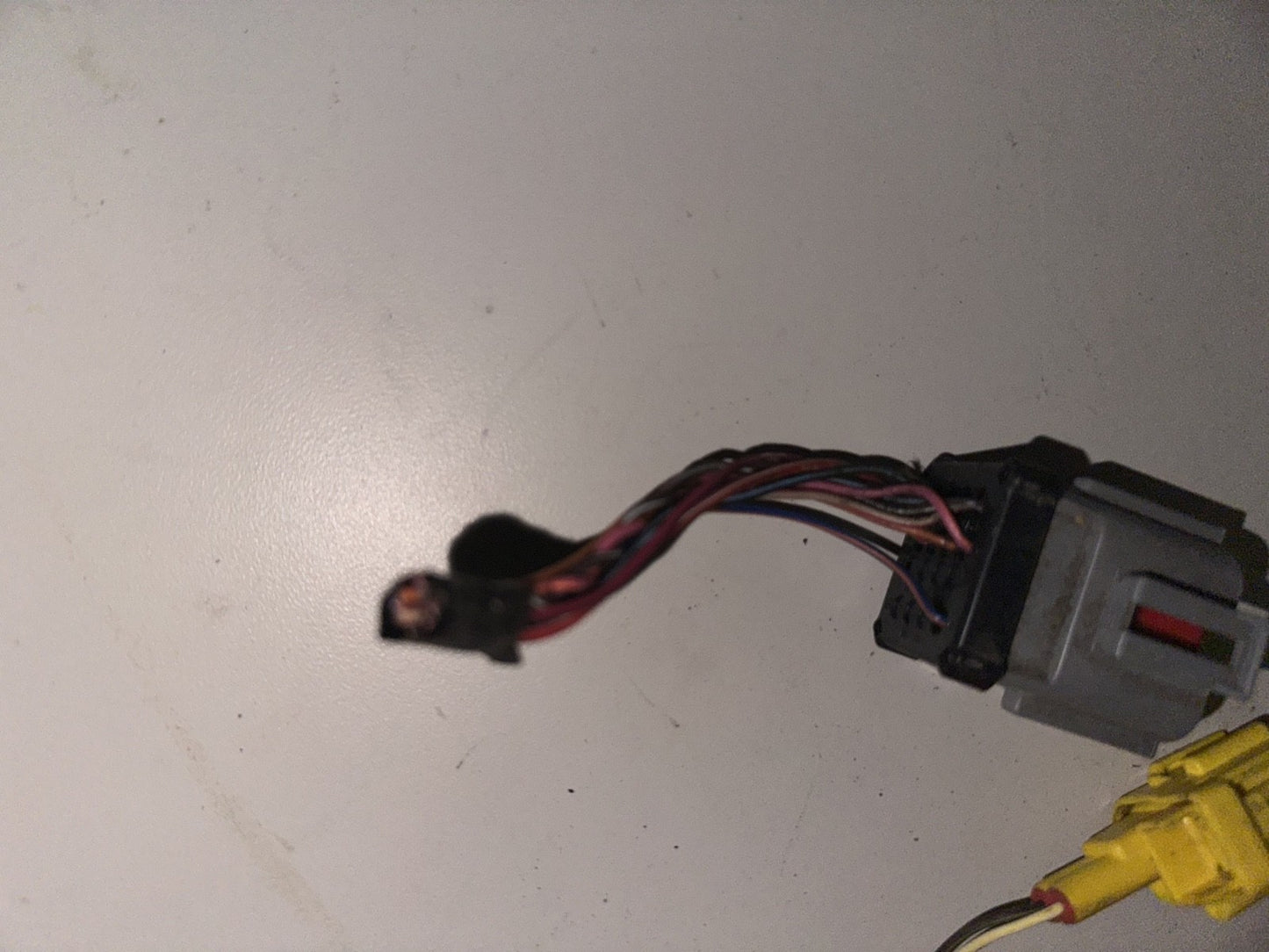 05-09 Ford Mustang Lower Front Seat Wire Plugs OEM RH Passenger