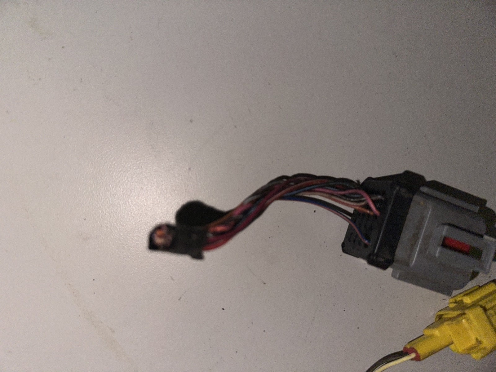 05-09 Ford Mustang Lower Front Seat Wire Plugs OEM RH Passenger