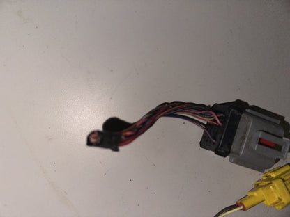 05-09 Ford Mustang Lower Front Seat Wire Plugs OEM RH Passenger