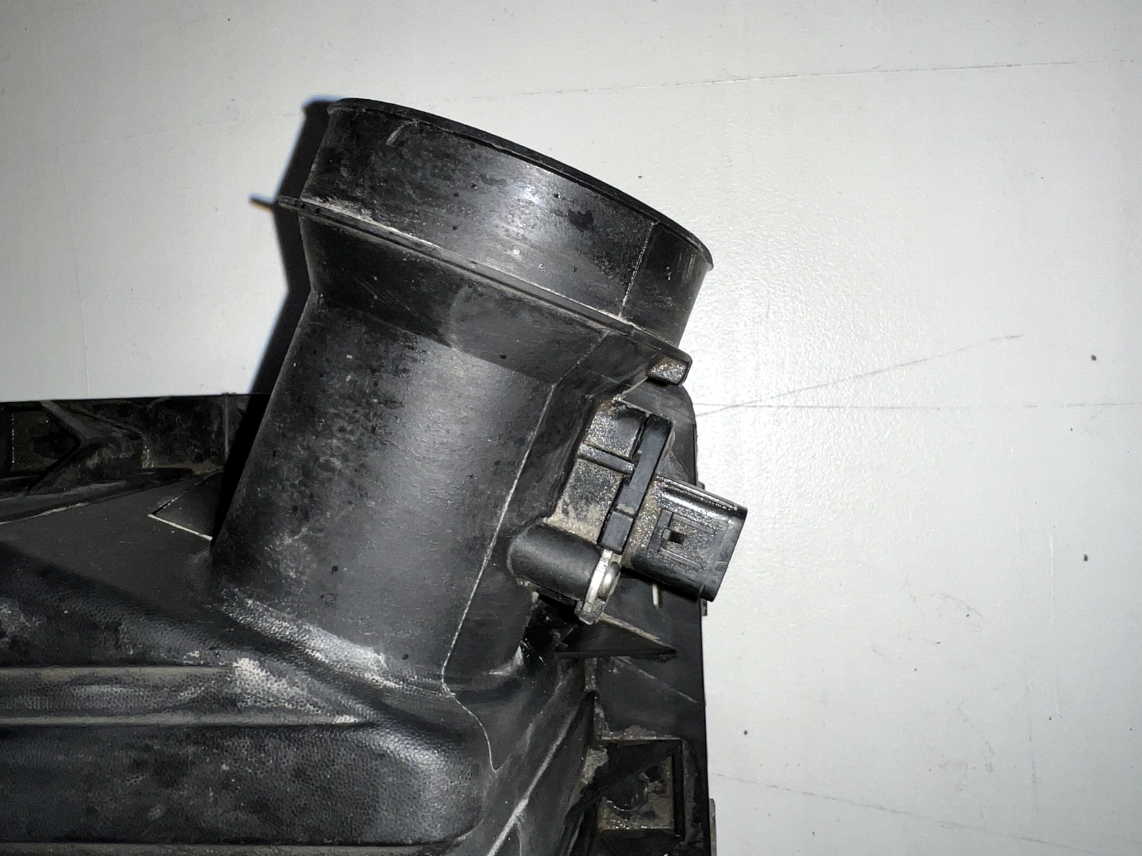 06-10 Ford Explorer 4.0L AirBox Top With Mass Airflow Sensor TOP ONLY OEM