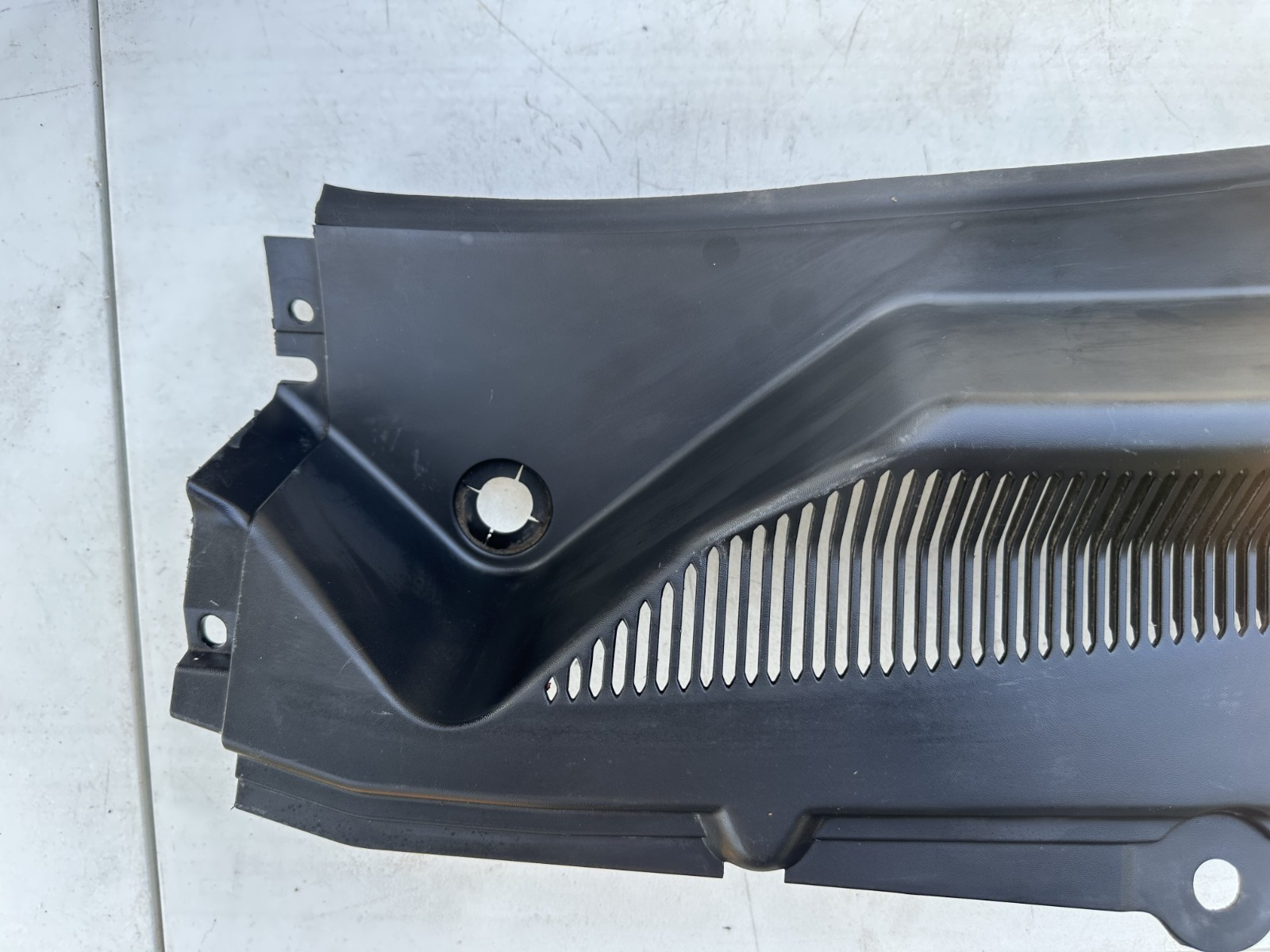 05-09 Ford Mustang LH & RH Driver Passenger Wiper Dash Top Cowl Grille Vent OEM