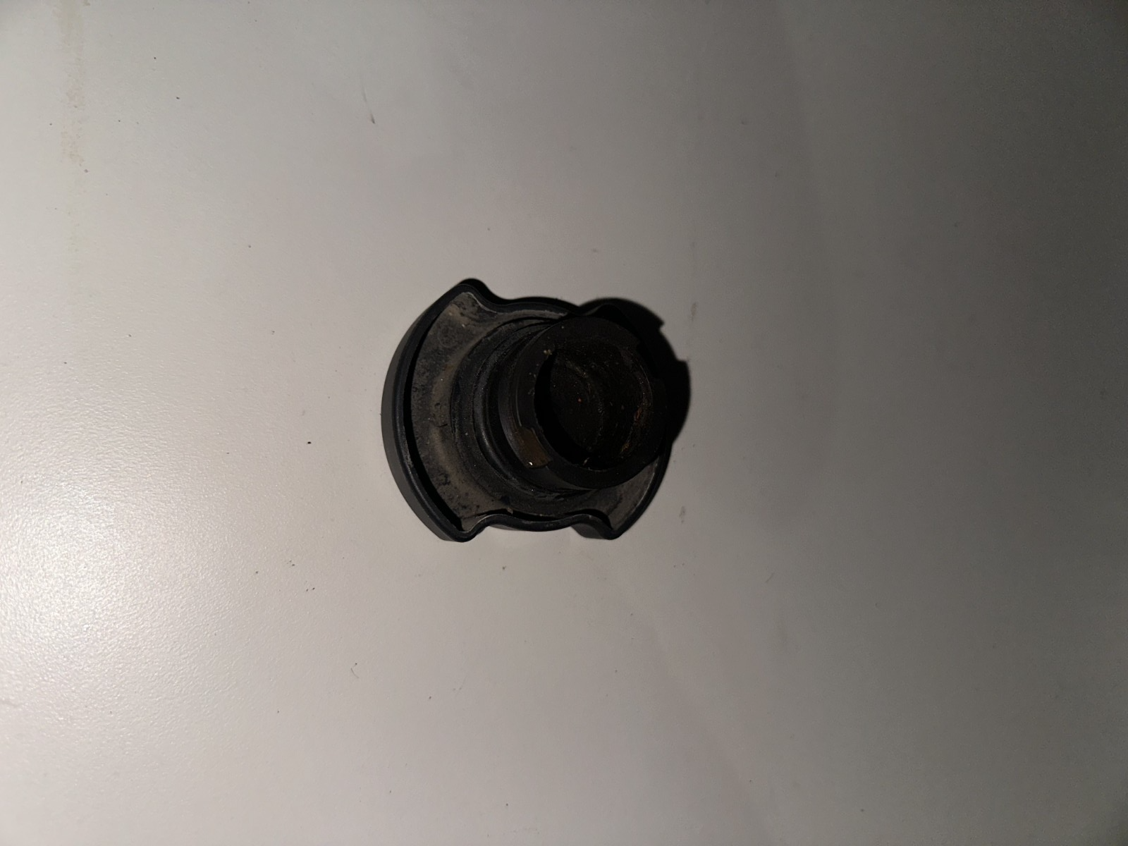 05-09 Ford Mustang Explorer F150 Oil Fill Cap SAE 5W-20 Yellow